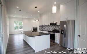 Building Photo - 320 Flanders