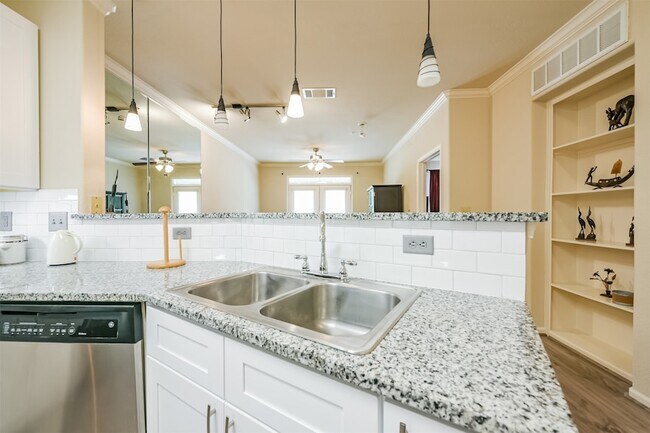 Building Photo - 1711 Old Spanish Trl