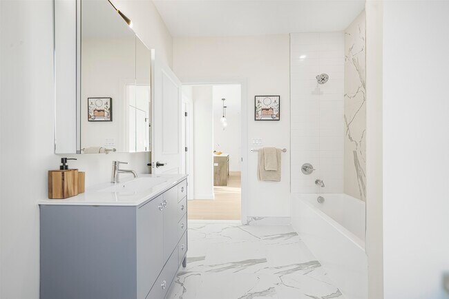 Building Photo - 1 Mallory Ave