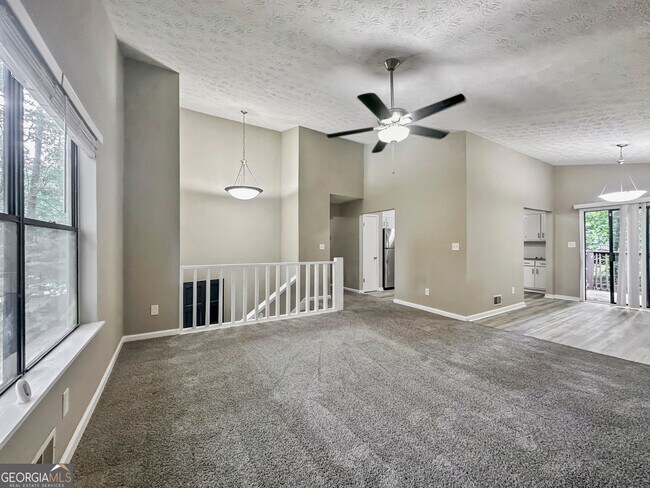 Building Photo - 323 Park Ridge Ct