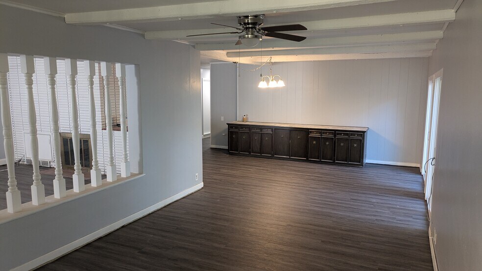 Building Photo - 1816 W Main St