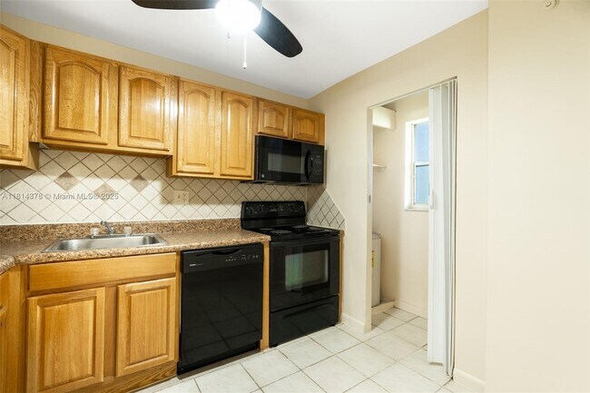 Building Photo - 7900 S Colony Cir