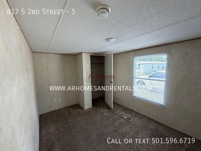 Building Photo - 617 S 2nd St