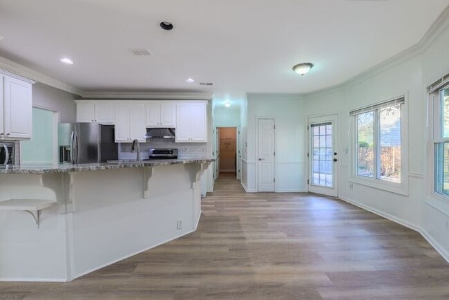 Building Photo - 3890 Cherry Ridge Walk