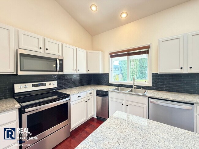 Building Photo - Beautiful 4BR Home Near Orting with Large Yard, Oversized Garage & A/C