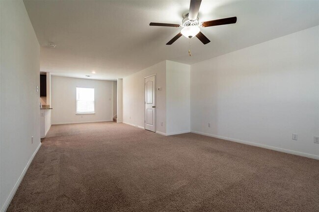 Building Photo - 128 Maywood Ln