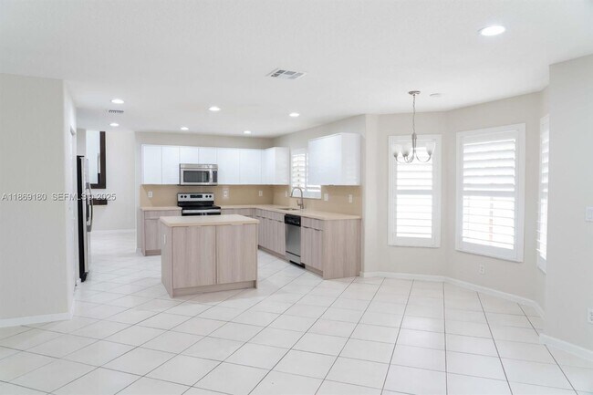 Building Photo - 3547 SW 175th Ave