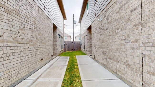 Building Photo - 519 Dr. Martin Luther King Jr. Dr.