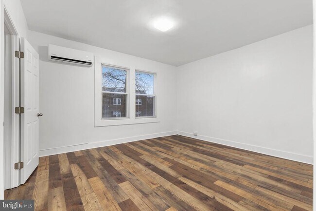 Building Photo - 1512 Isherwood St NE