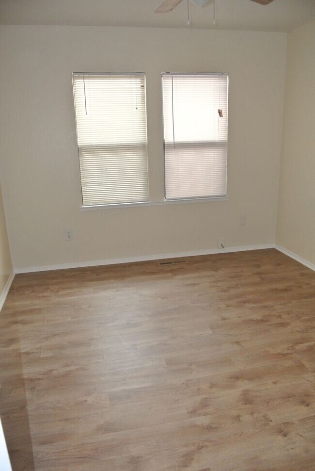 Building Photo - ***COMING SOON*** Adorable 3+ Bedroom 1+ B...