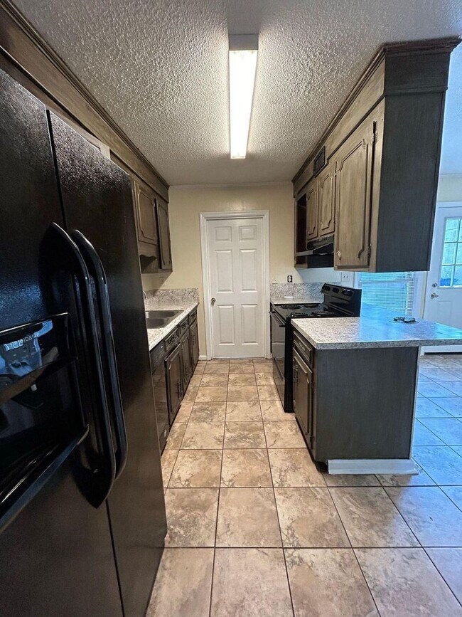 Building Photo - Available Now 3Br Townhome Ashely Villas