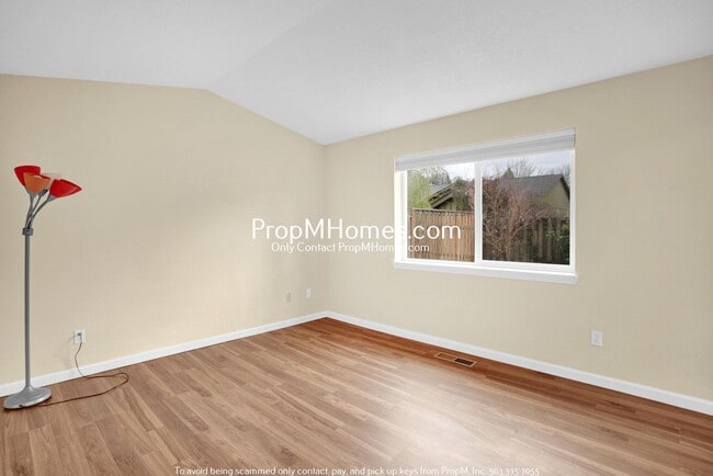 Building Photo - Updated Three Bedroom Home Next to Progress Ridge!