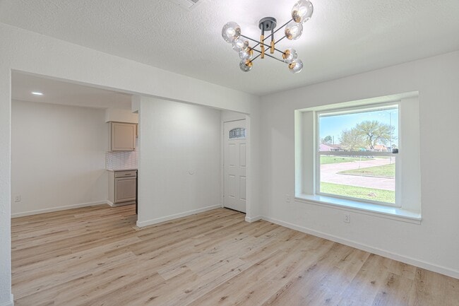 Building Photo - 3538 Cork Dr