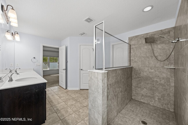 Building Photo - 2772 Bluff Estate Way