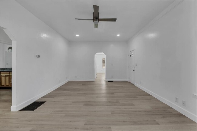Building Photo - 51 Private Rd 901