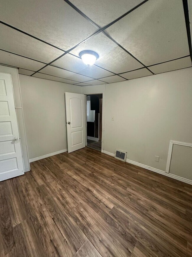 Building Photo - 3408 E 140th St