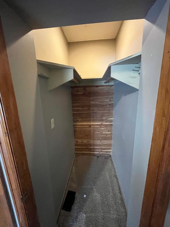 Building Photo - 2 Bedroom 2 Bathroom in Popular Baker Dist...