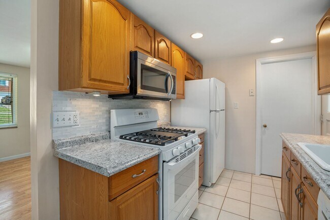 Building Photo - Recently Updated Home in Baldwin!