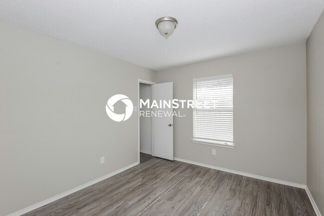 Building Photo - 4 Bedroom Pet-Friendly Home in Arlington, TX with Main Street Renewal
