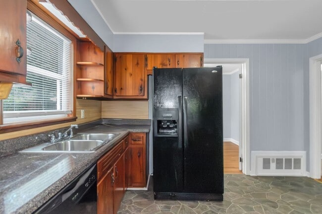 Building Photo - Move In Special – Limited Time Only! Now t...