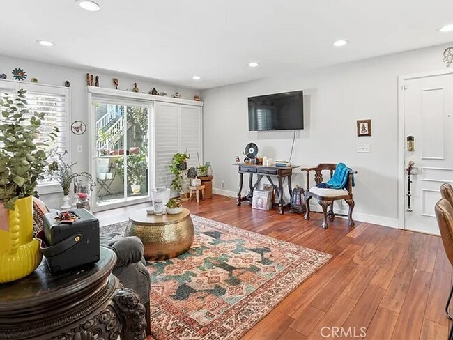 Building Photo - Newly Renovated 2BD Condo in Gated Community Now Available!