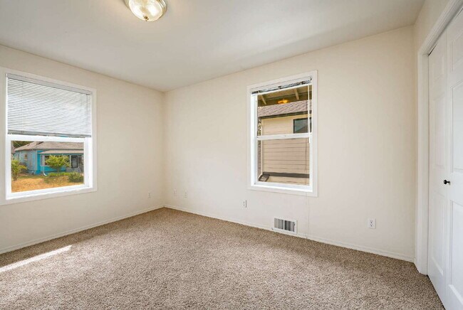Building Photo - Sought-after 5-Bedroom Pet Friendly Home i...