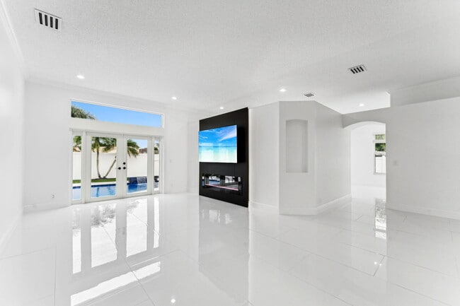 Building Photo - 6009 Royal Birkdale Dr