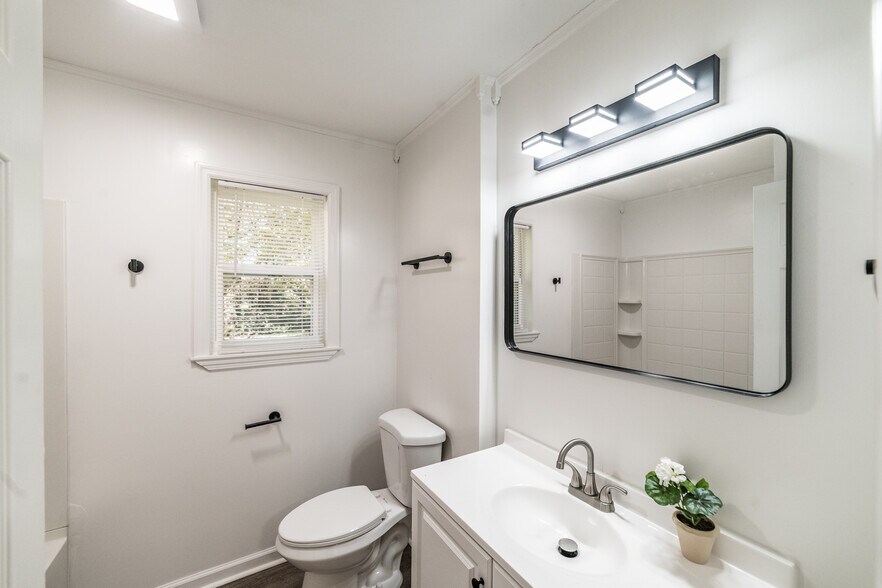 Building Photo - 3610 Dawnwood Dr NW