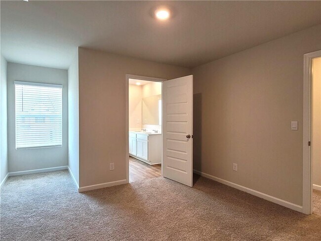Building Photo - 310 Sound Cir