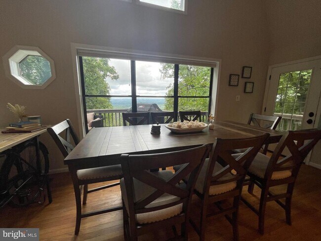 Building Photo - 2315 Lookout Rd