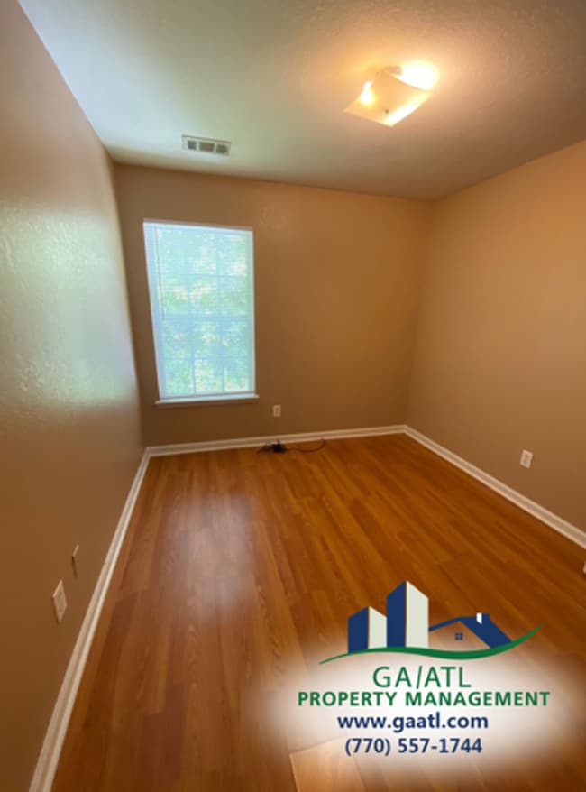 Building Photo - Spacious 3-bedroom townhouse in Riverdale