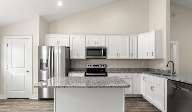 Building Photo - 2026 Lakeside Ln