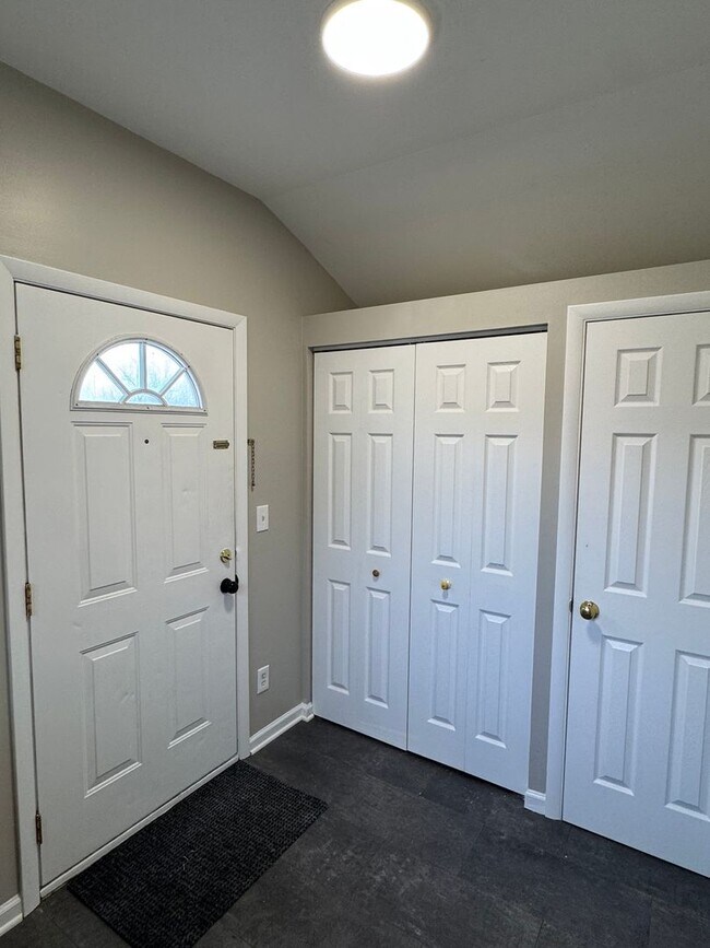 Building Photo - 3-Bedroom Home on Wooded Lot | Flexible Move-in Date!
