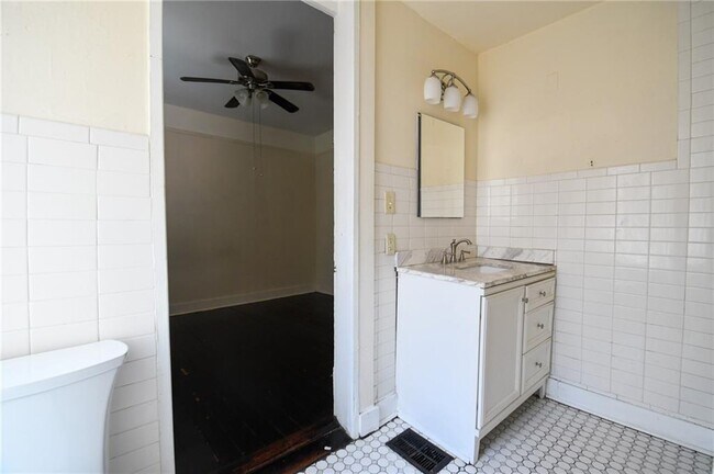 Building Photo - 8207 Freret St