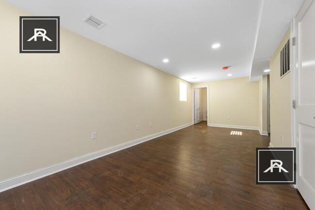 Building Photo - 7 bedroom in Medford MA 02155