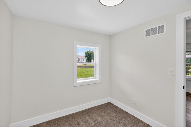 Building Photo - Newly Updated!! 3 Bedroom, 1 Bathroom Home in Des Moines!