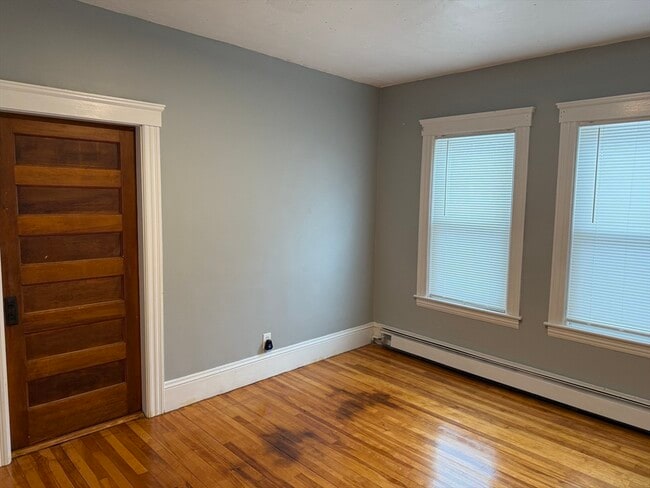 Building Photo - 8 Beckman St