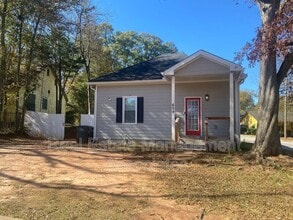 Building Photo - 609 N Hill St