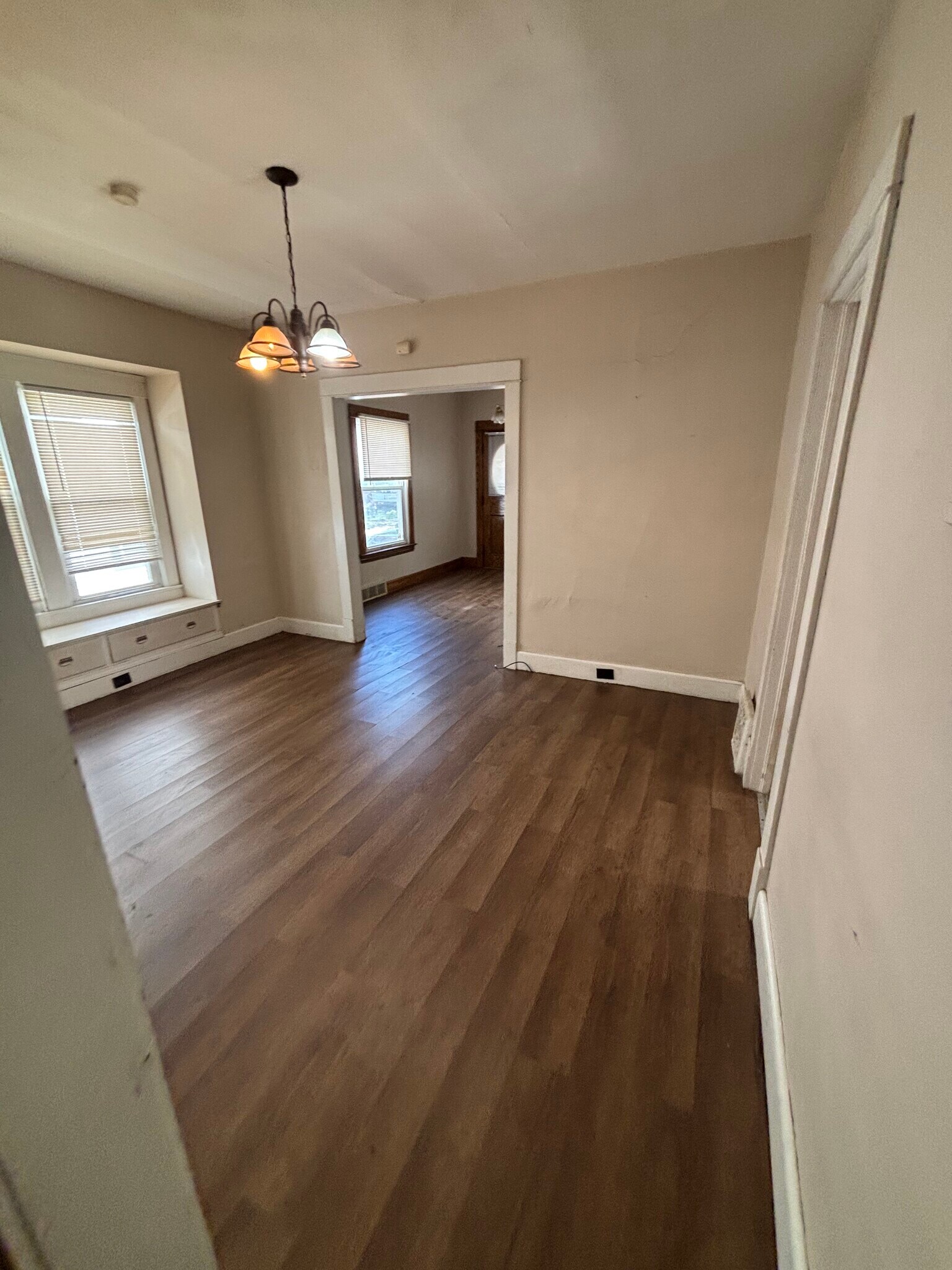 Building Photo - 1316 W 91st St