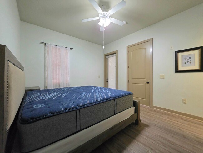 Building Photo - Ground floor 2/2 at The Enclave at Oak Hill