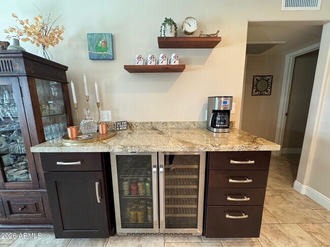 Building Photo - 5610 E Justine Rd