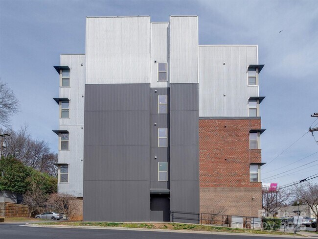 Building Photo - 630 Calvert St