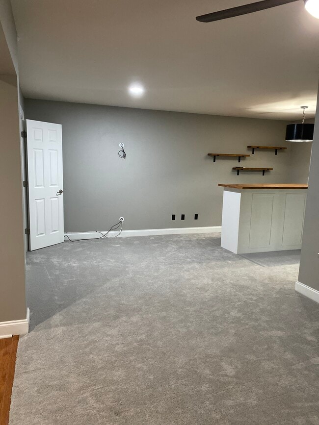 Building Photo - 9035 Parlor Dr
