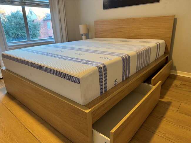 Building Photo - 4041 Drake St