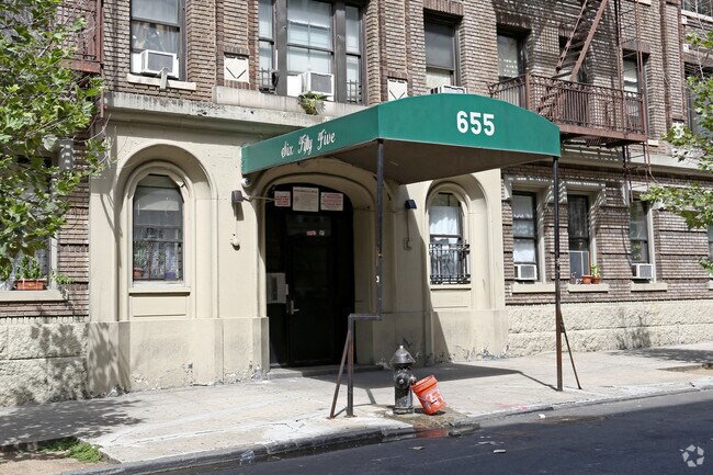 Building Photo - 655 W 160th St