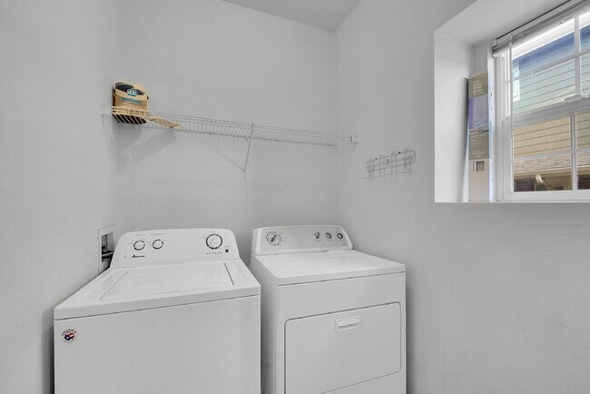 Building Photo - $1,675.00 - 2 Bedrooms, 2.5 Bathrooms, Townhouse in Thornton with Cozy Fireplace!