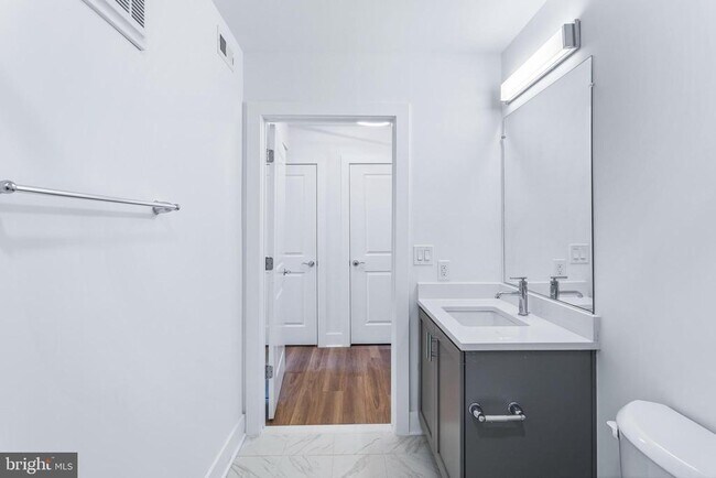 Building Photo - 701 N Henry St