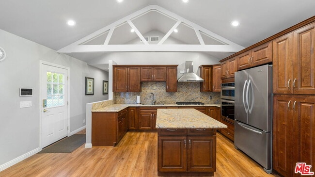 Building Photo - 1047 E Pomello Dr