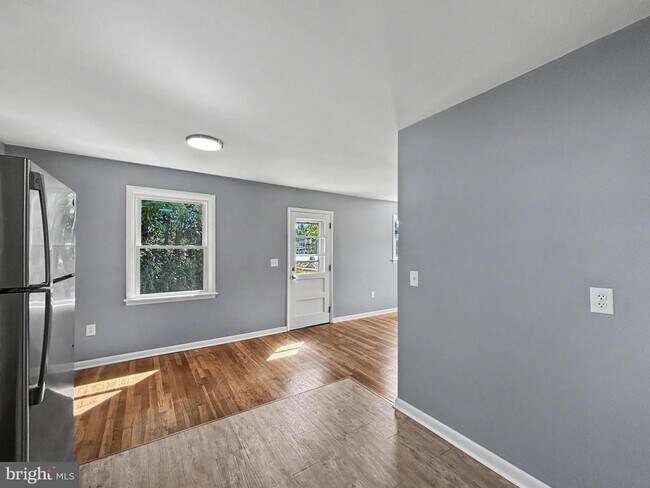 Building Photo - 4615 Lincoln Way E