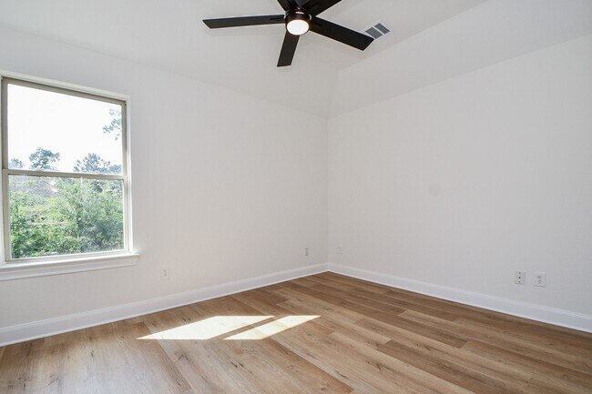 Building Photo - 18 Hadlock Pl